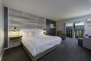 Room, 1 King Bed, Balcony (Water View) | Premium bedding, pillowtop beds, free WiFi, bed sheets