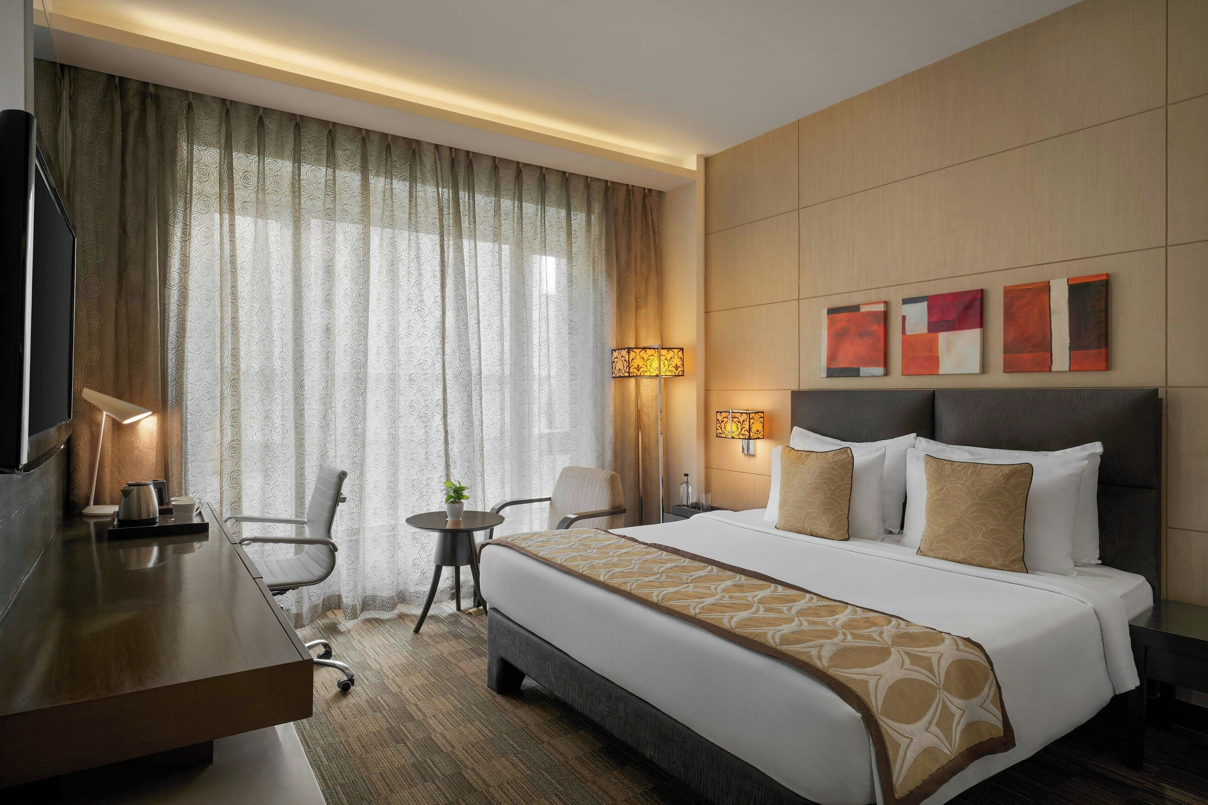 Room, 1 Double Bed | Premium bedding, minibar, in-room safe, desk