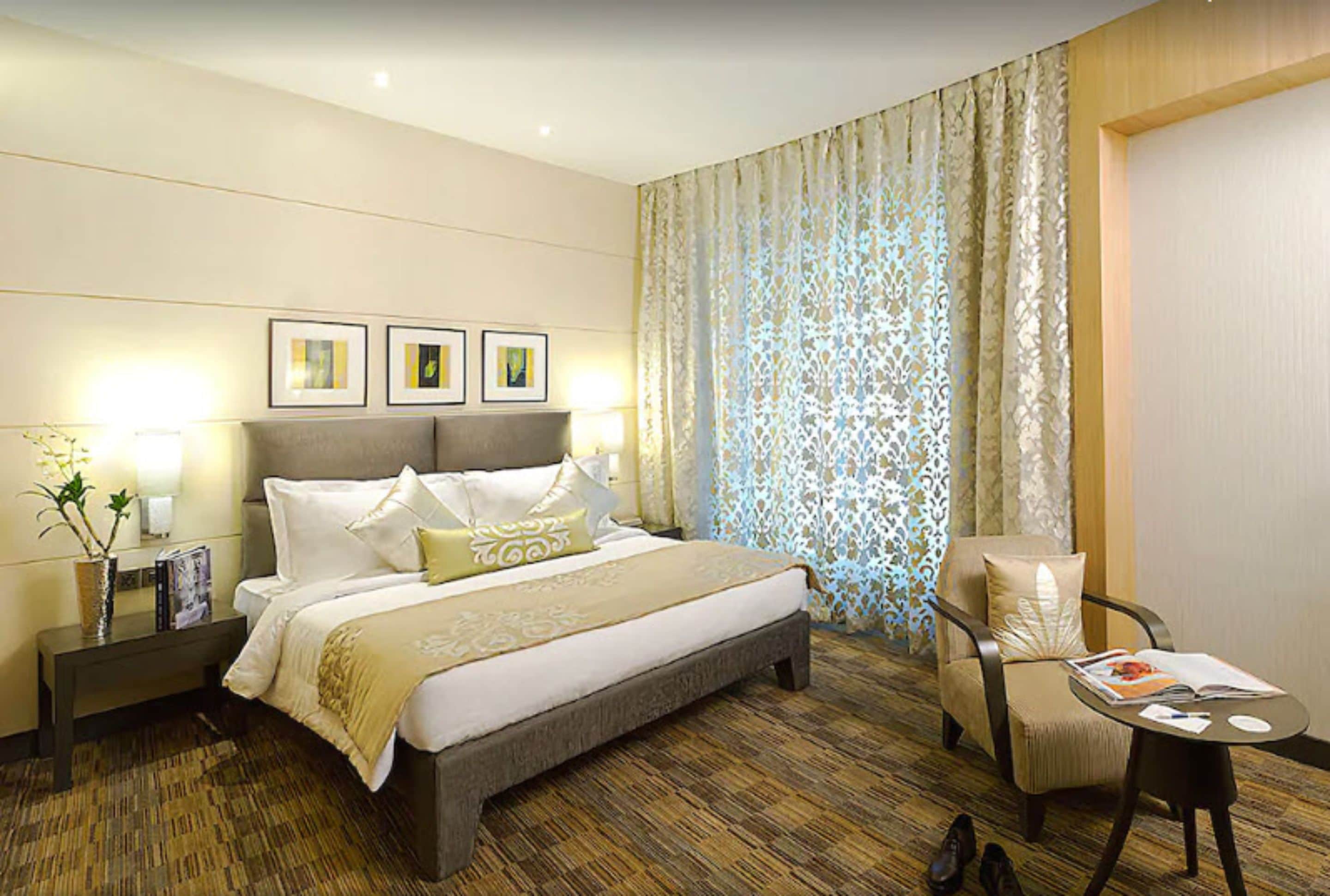 premium bedding, minibar, in-room safe, desk