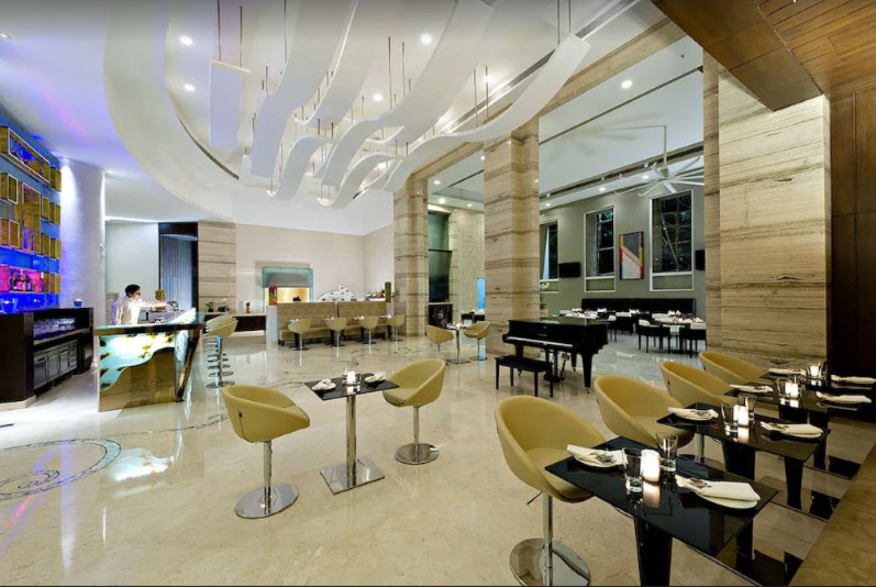 2 restaurantes; se sirven desayunos 