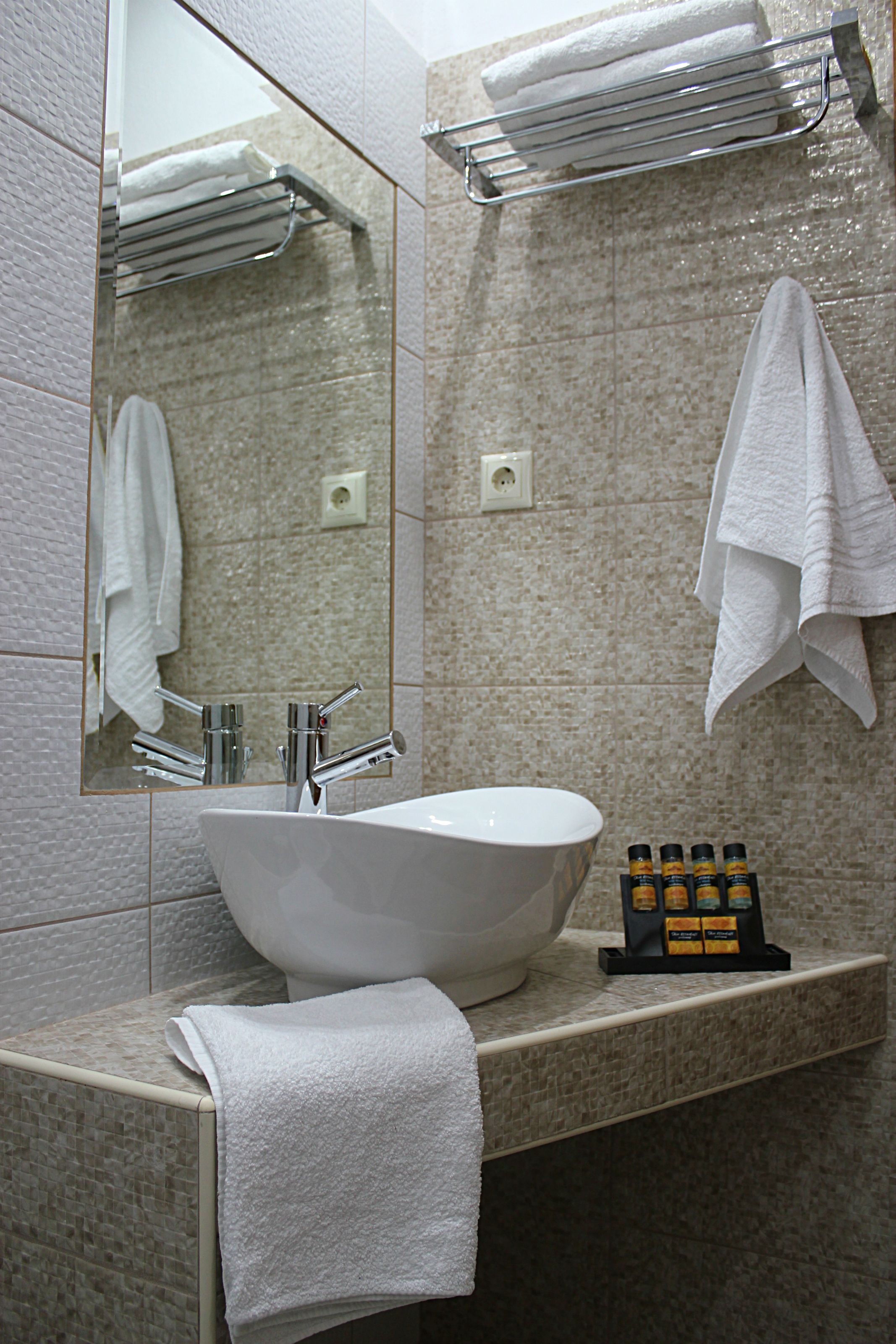 superior quadruple room, 2 bedrooms | bathroom sink