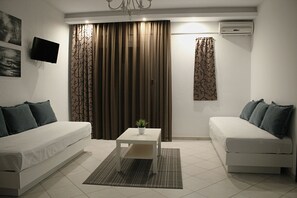 Deluxe Quadruple Room, 2 Bedrooms | In-room safe, desk, blackout drapes, soundproofing