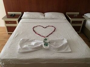 Deluxe Single Room | 迷你吧、書桌、免費無線上網、床單