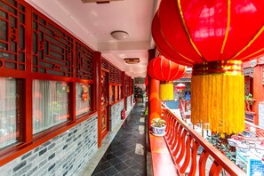 Hallway - Imperial Courtyard Hotel (Beijing)
