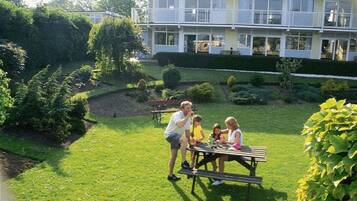 Breakfast, lunch, dinner served; British cuisine