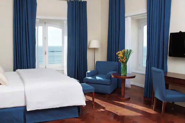 Twin Room | In-room safe, iron/ironing board, free WiFi, bed sheets