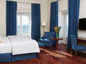 Twin Room | In-room safe, iron/ironing board, free WiFi, bed sheets