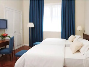 Twin Room | In-room safe, iron/ironing board, free WiFi, bed sheets