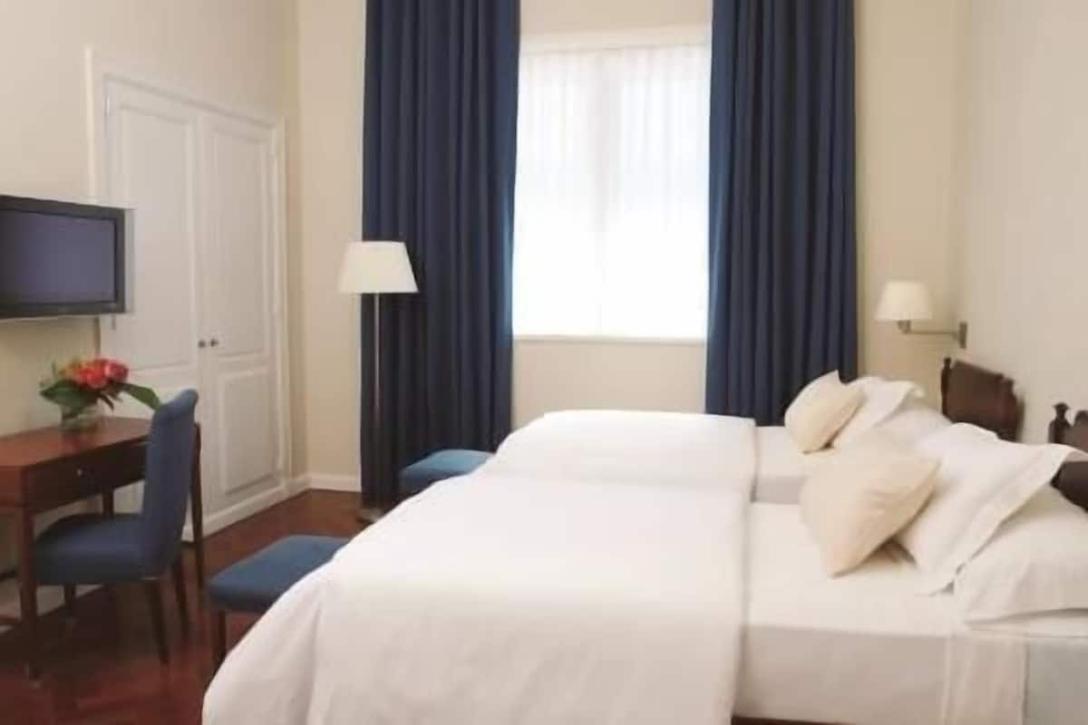 In-room safe, iron/ironing board, free WiFi, bed sheets