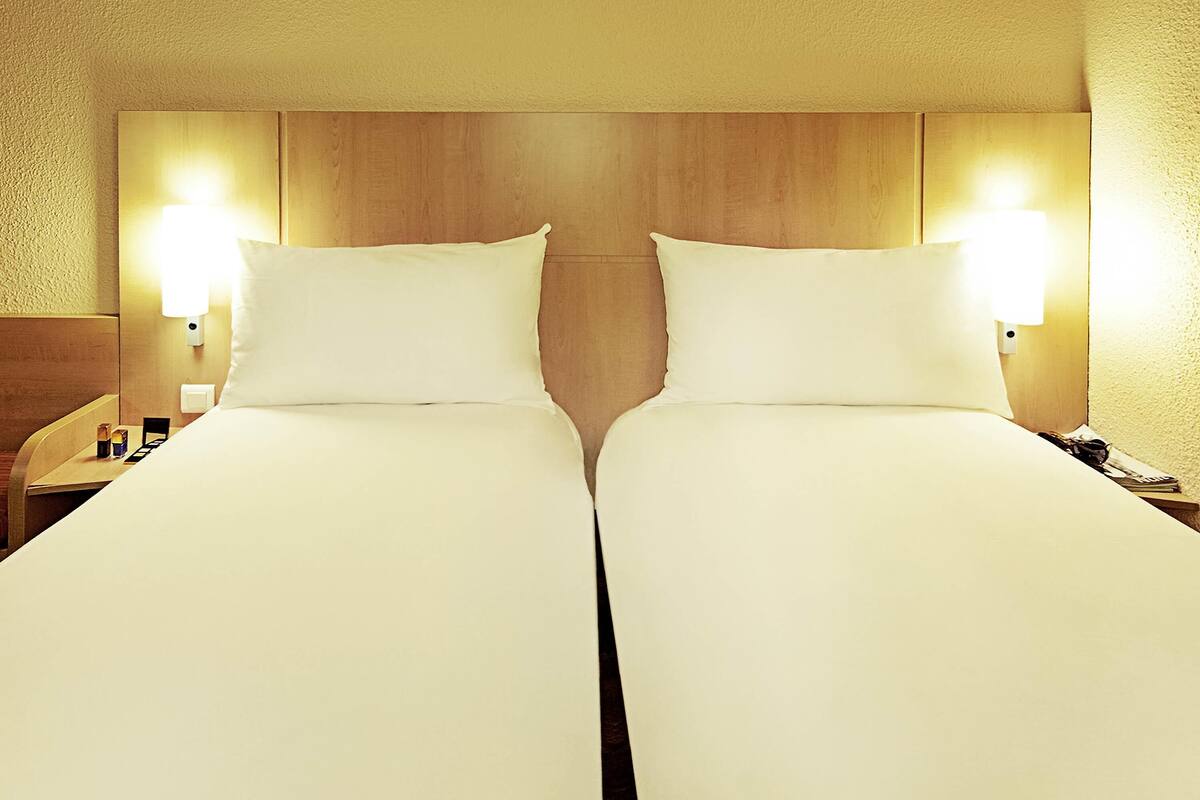 in-room safe, desk, soundproofing, free wifi