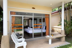 Deluxe Villa Garden View | Balcony