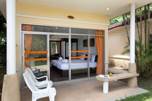 Deluxe Villa Garden View | Balcón