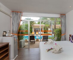 Superior Pool Access | Vistas desde la habitación