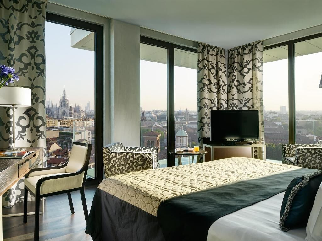 Premium bedding, down comforters, minibar, in-room safe