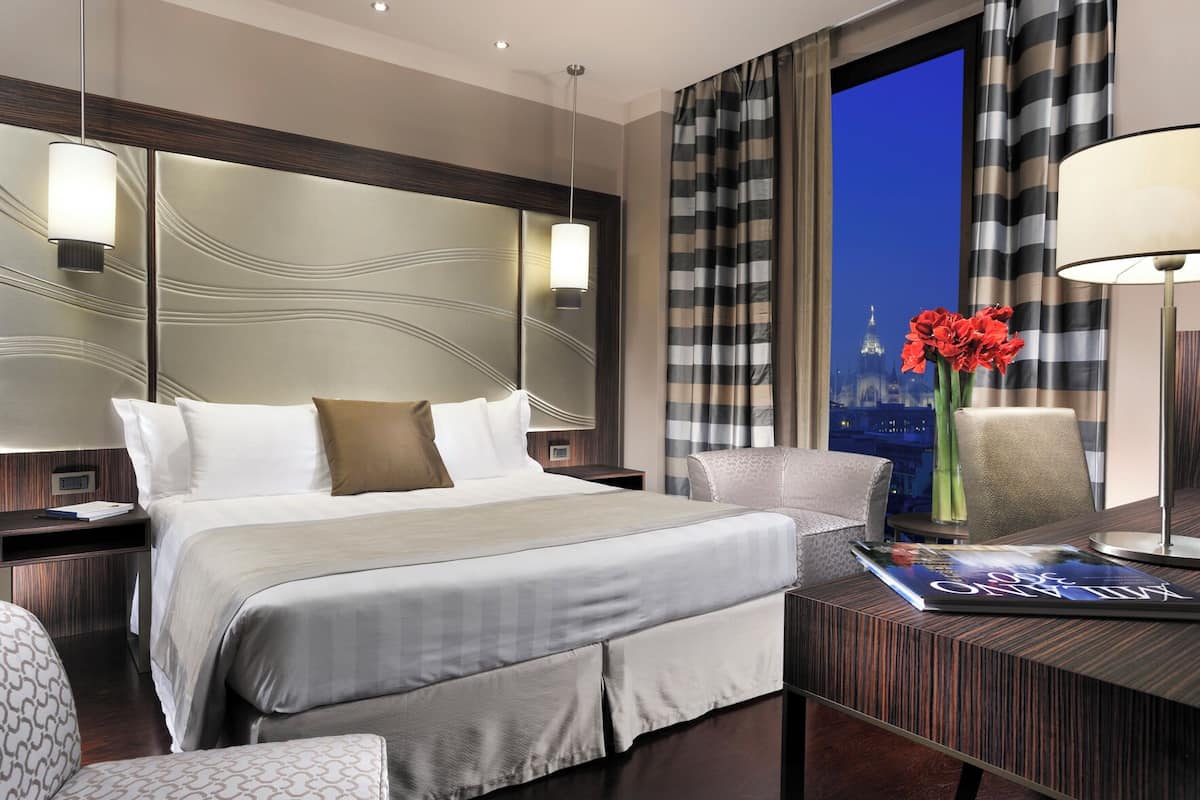 Premium bedding, down duvets, minibar, in-room safe