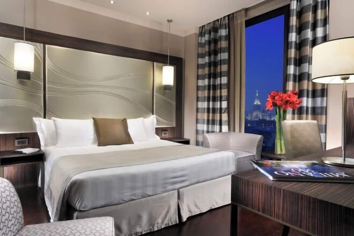 Premium bedding, down duvets, minibar, in-room safe