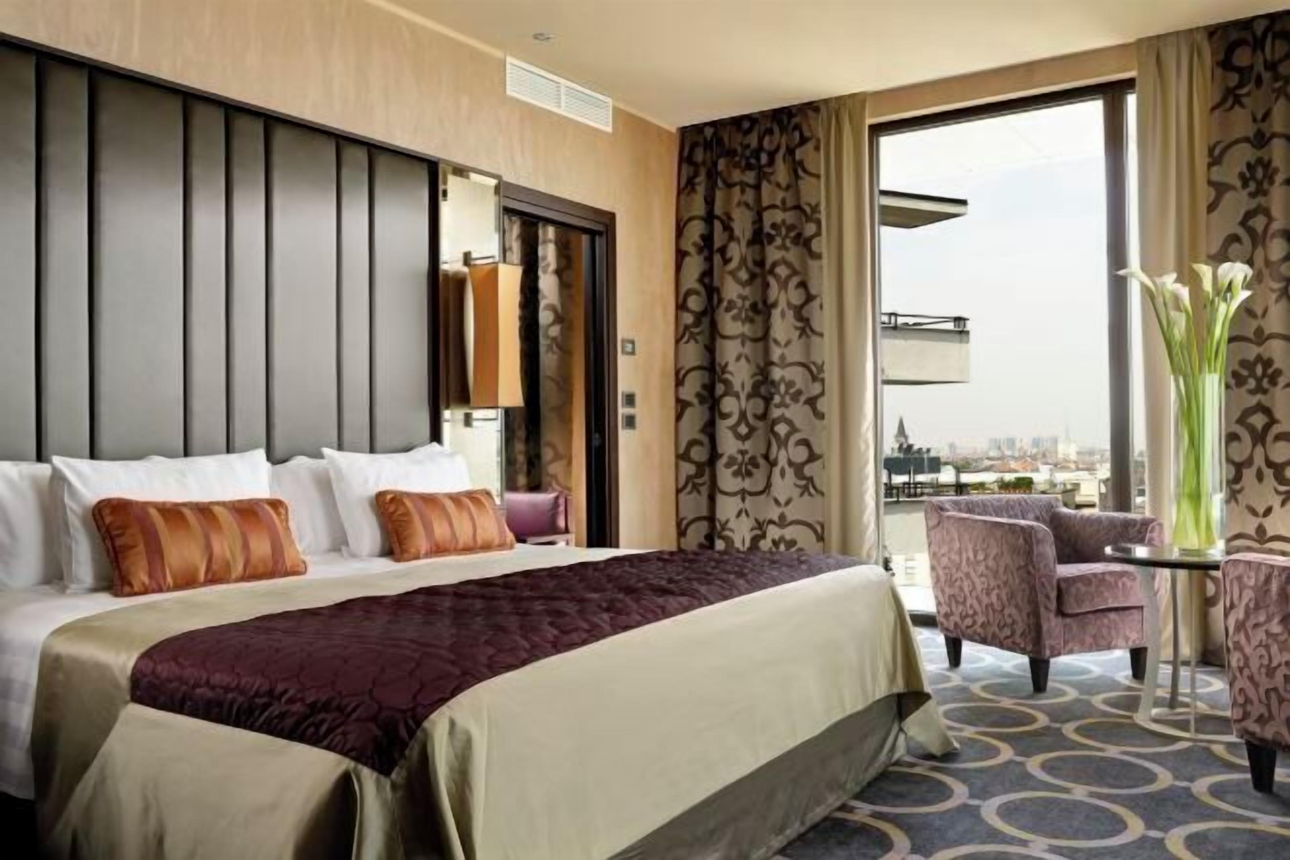 Premium bedding, down comforters, minibar, in-room safe