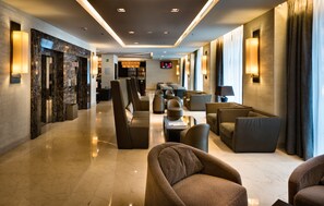 Lobby sitting area - Uptown Palace (Milan)