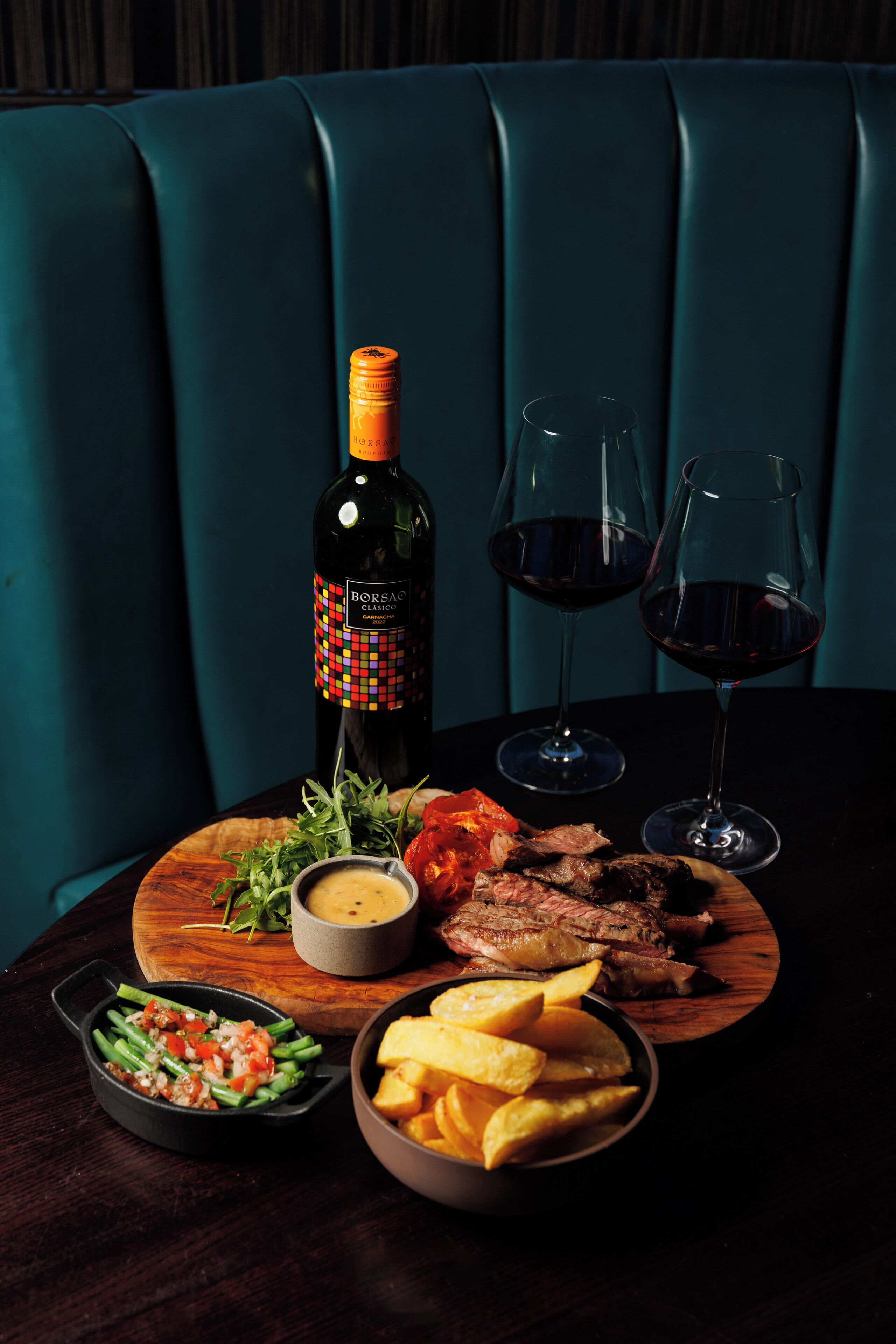 breakfast, lunch and dinner served