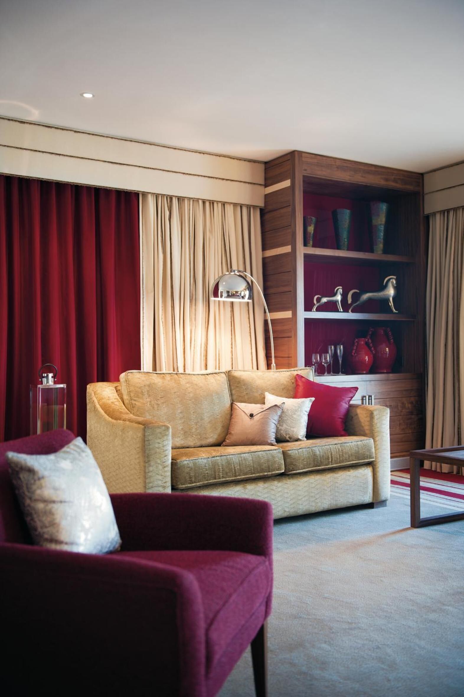 junior room | living room | 32-inch plasma tv with digital channels, tv