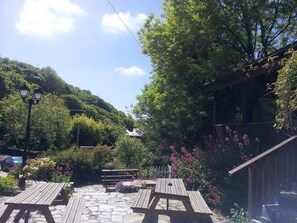Breakfast, lunch and dinner served - The Mill House Inn (Tintagel)