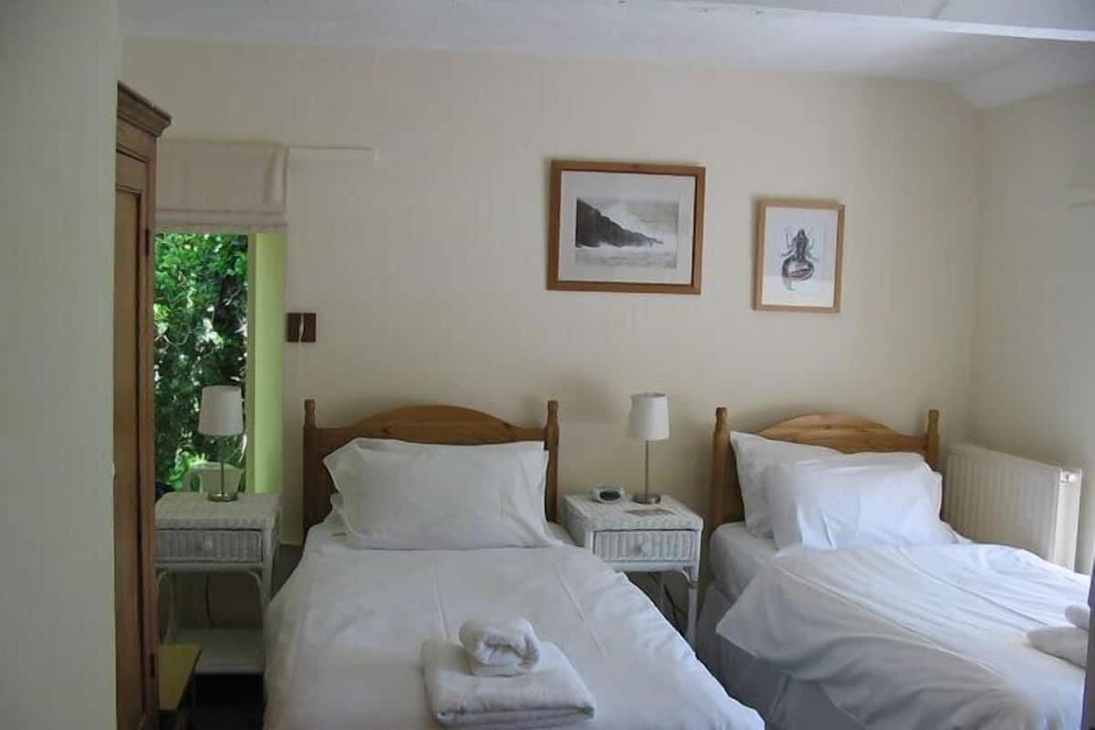 1 bedroom, desk, iron/ironing board (on request), WiFi (free)