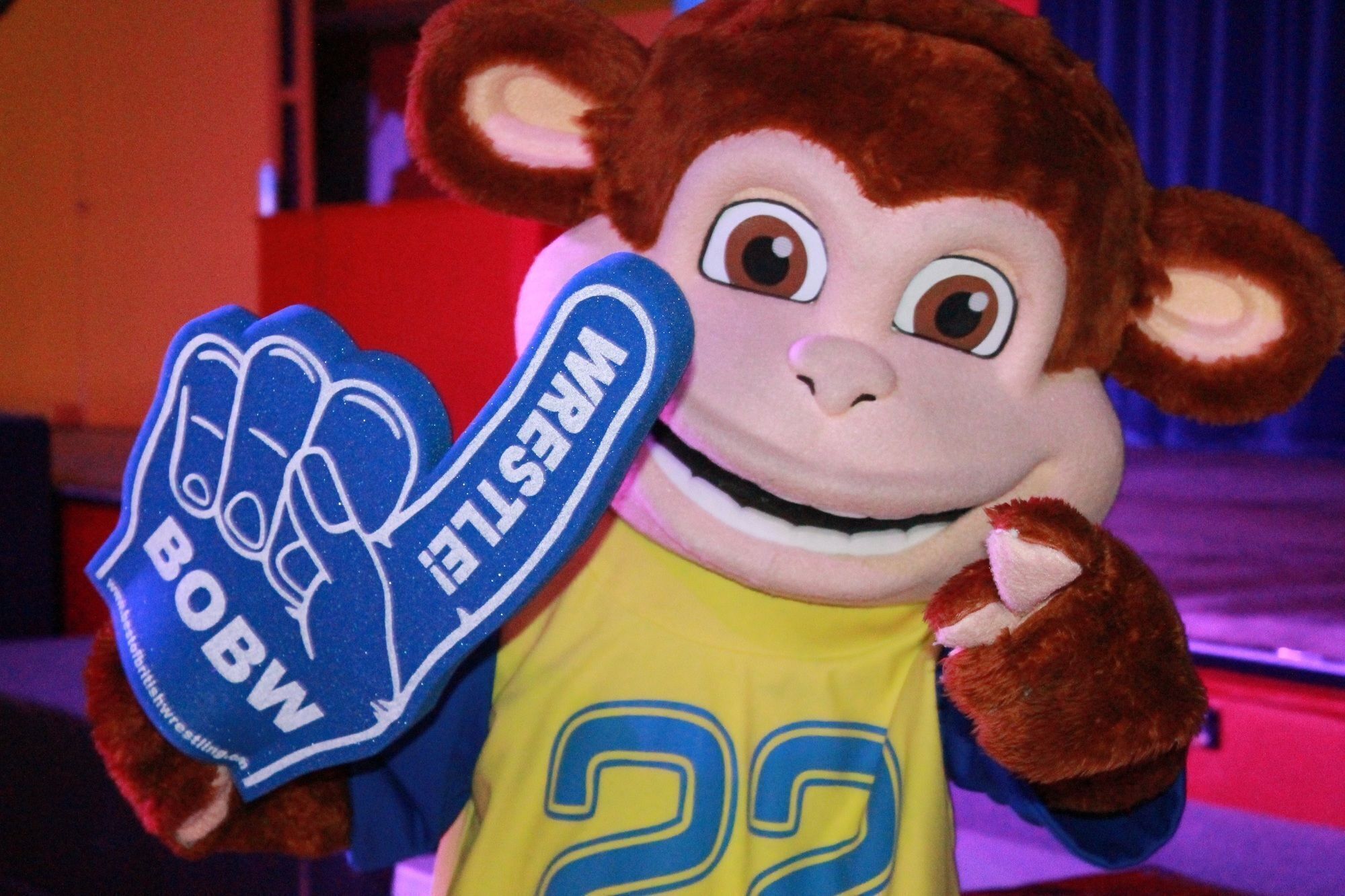 A mascot holding a blue sign with "MOBW" and "RENTSTEL" visible.