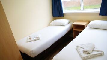 Màn/rèm cản sáng, bàn ủi/dụng cụ ủi quần áo, bộ trải giường