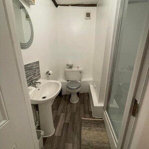 Quarto casal tradicional, suíte | Banheiro