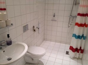 Appartement Standard, 3 chambres | Salle de bain