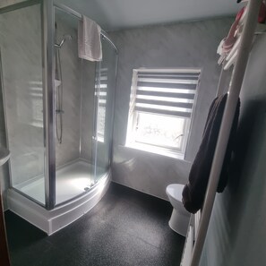 Phòng đôi, quang cảnh biển (Flamingo Four Poster) | Phòng tắm | Máy sấy tóc, khăn tắm 