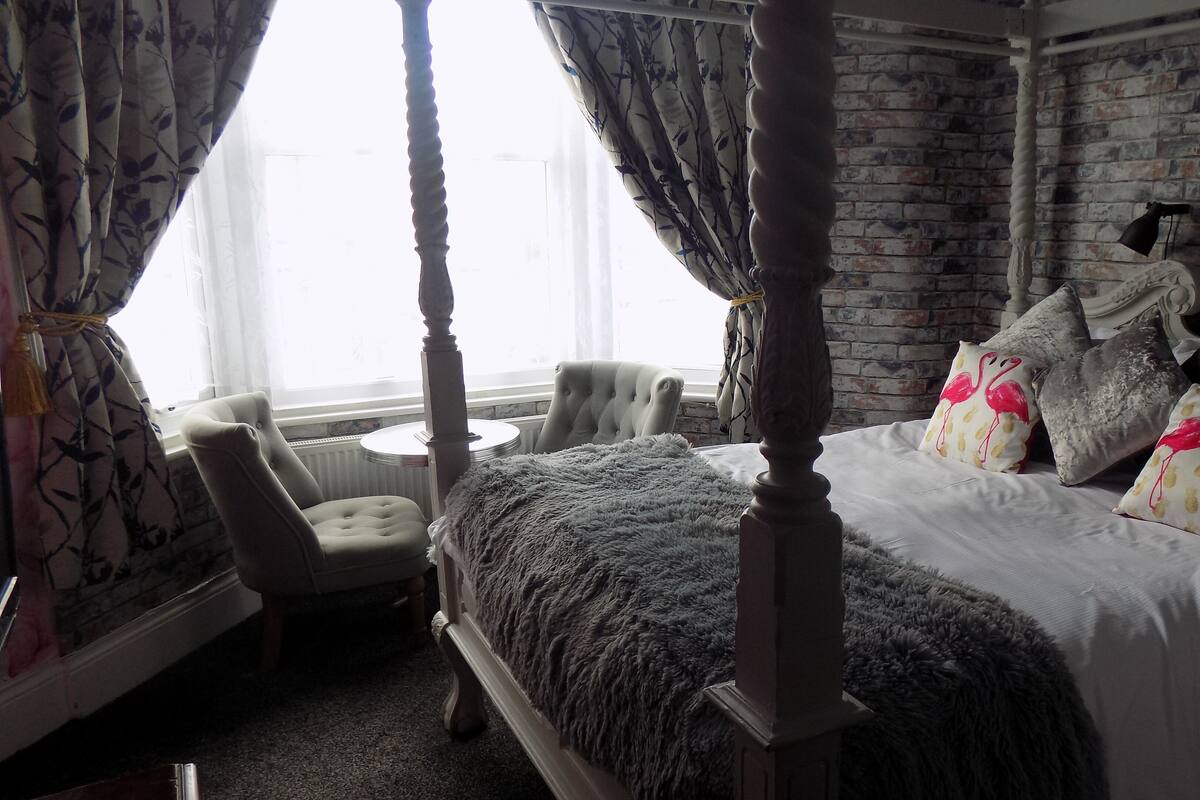 Double Room, Sea View (Flamingo Four Poster)