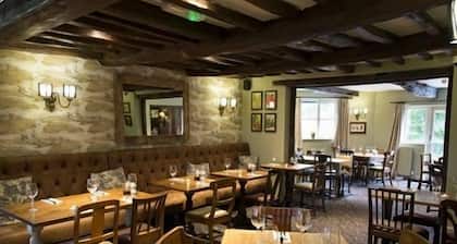 Hadley Bowling Green Inn