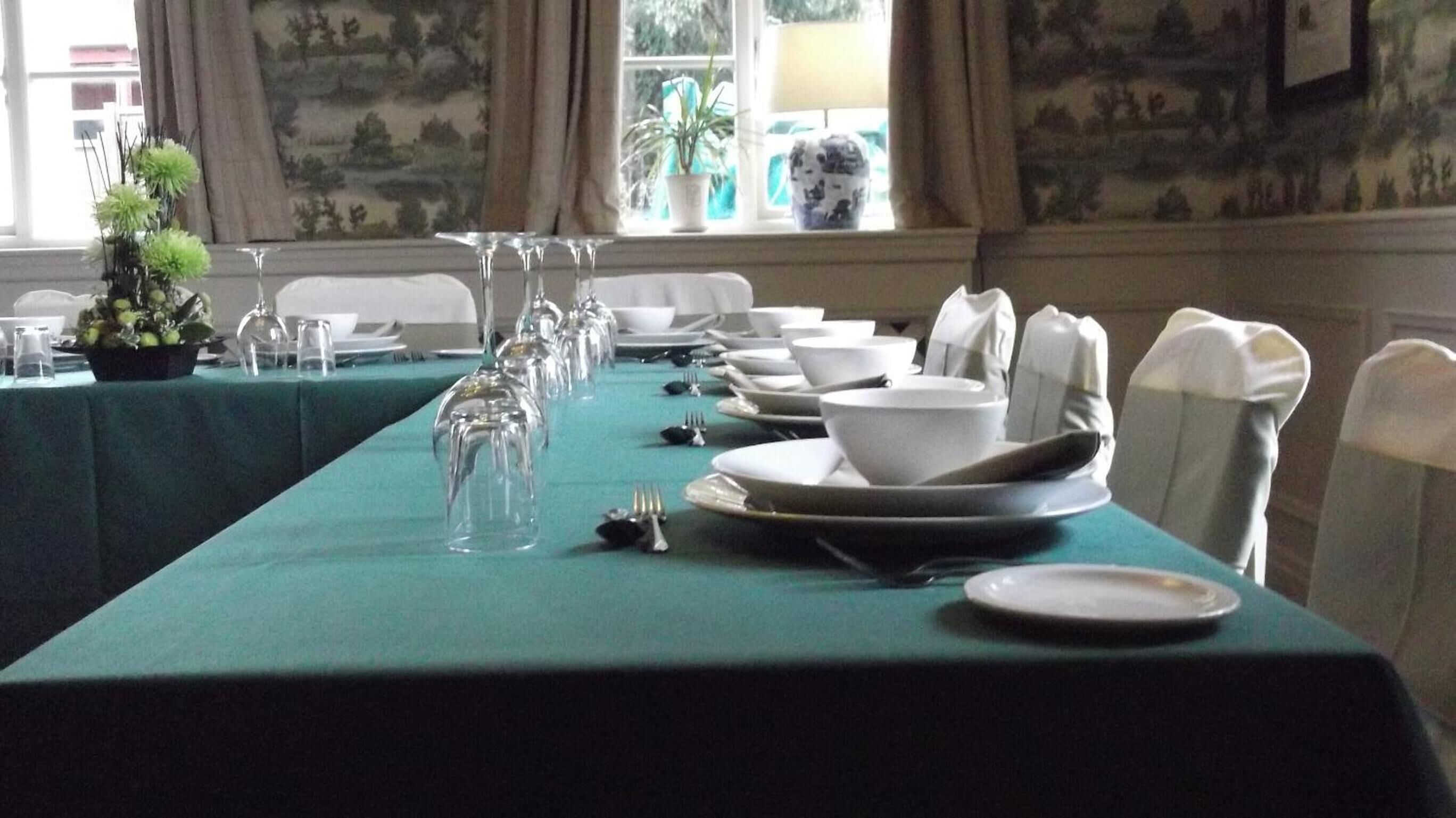 breakfast, lunch and dinner served