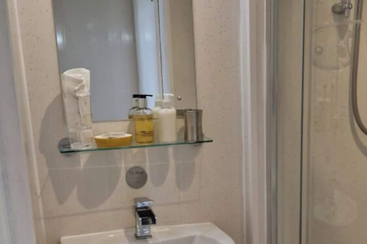 Buồng tắm vòi sen