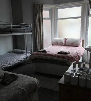 Family Room, Multiple Beds