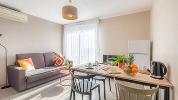 Appartement, 2 slaapkamers | Woonruimte | Lcd-televisie