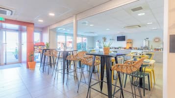 Daily buffet breakfast (EUR 13.9 per person)