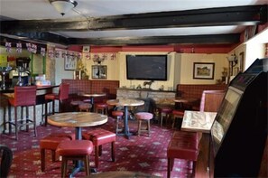 Bar (on property) - The Red Lion (Lincoln)