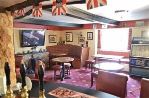 Bar (on property) - The Red Lion (Lincoln)