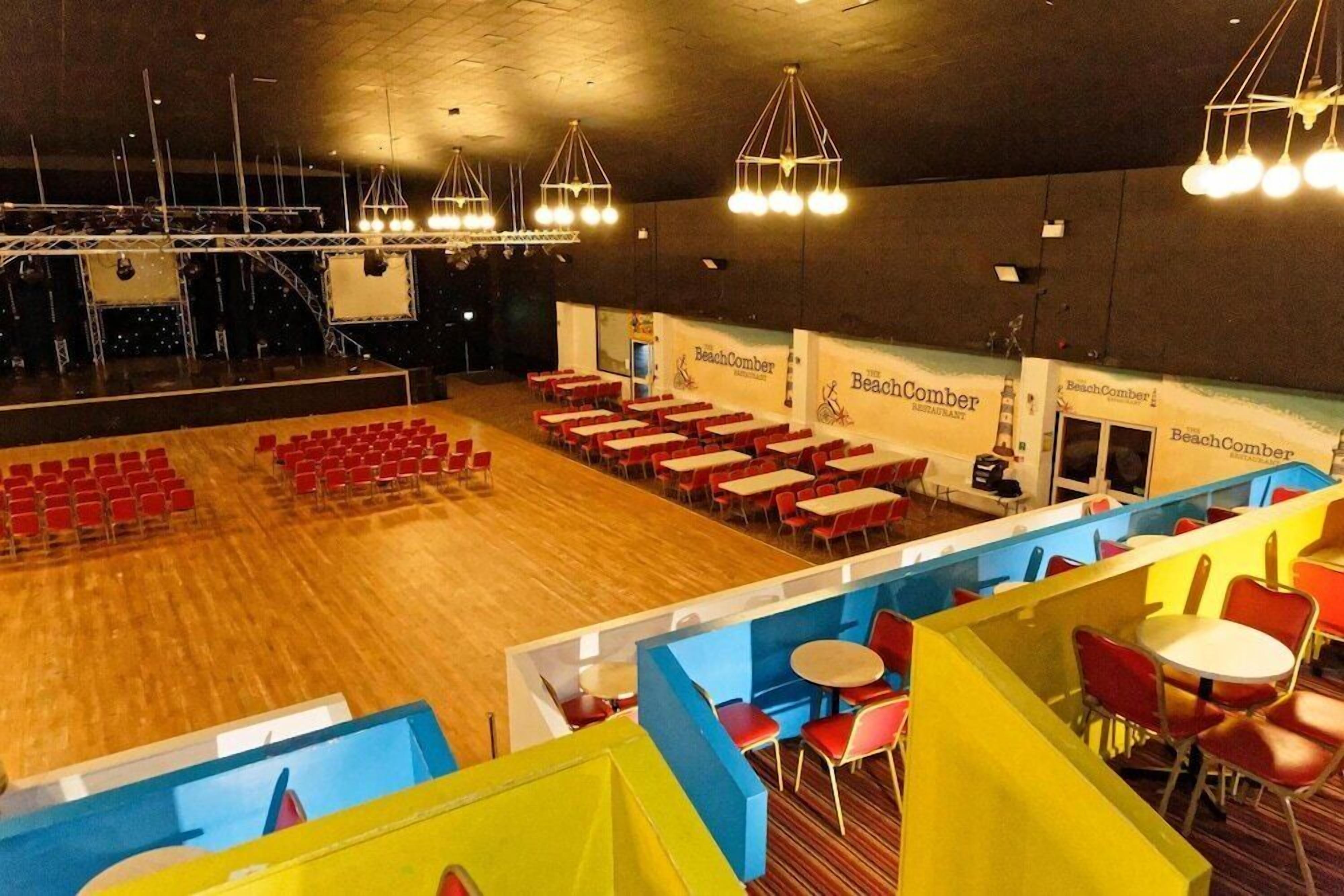 2 restaurants, lunch served