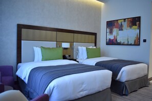 Chambre Deluxe, 2 lits jumeaux | Coffre-fort pour ordinateur portable, décor unique, ameublement unique