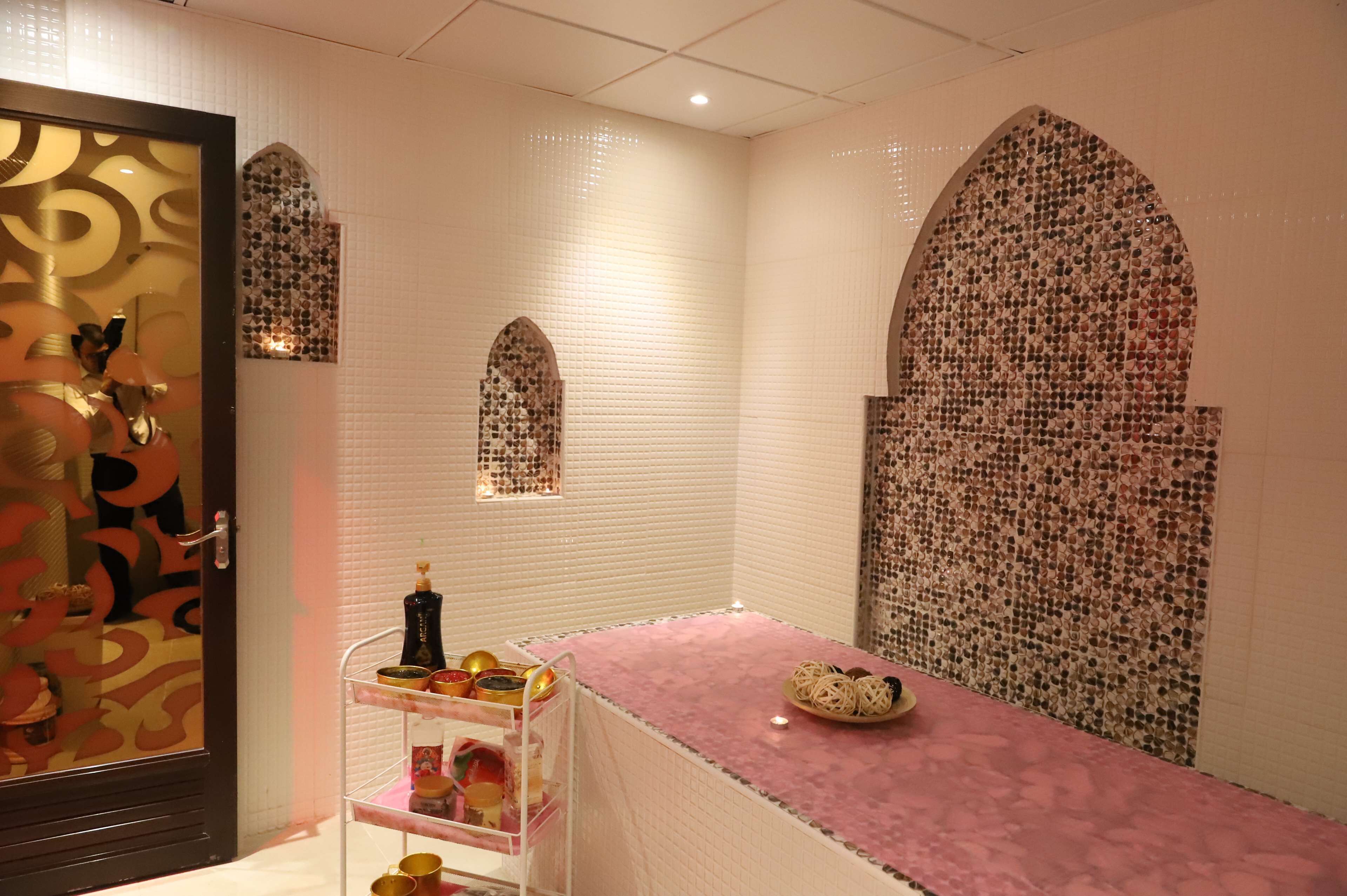 Body treatments, body wraps, body scrubs, facials, 2 treatment rooms