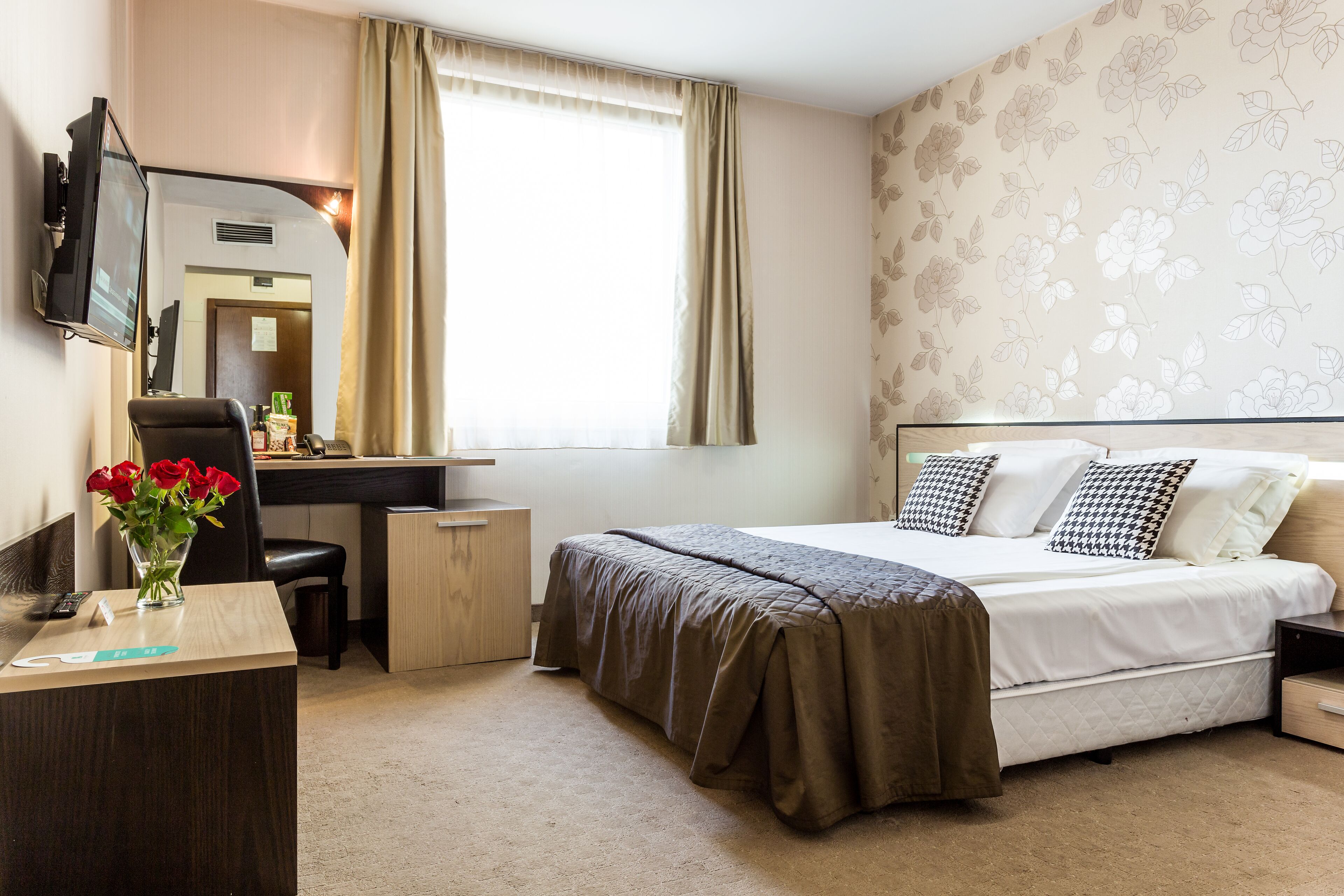 Minibar, in-room safe, desk, soundproofing