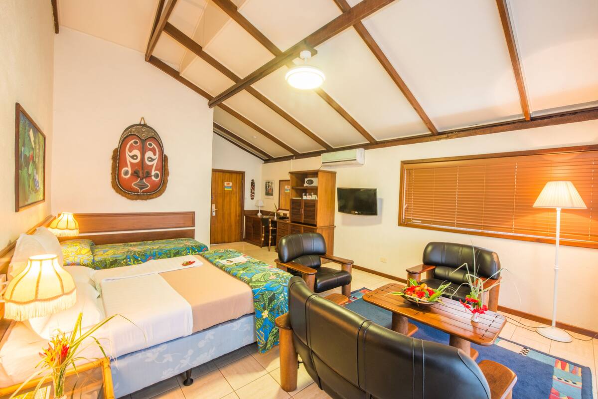 ห้องเอ็กเซกคิวทีฟ, เตียงควีนไซส์ 1 เตียง | ตู้นิรภัยในห้องพัก, ผ้าม่านกันแสง, ห้องเก็บเสียง, เตารีด/โต๊ะรีดผ้า