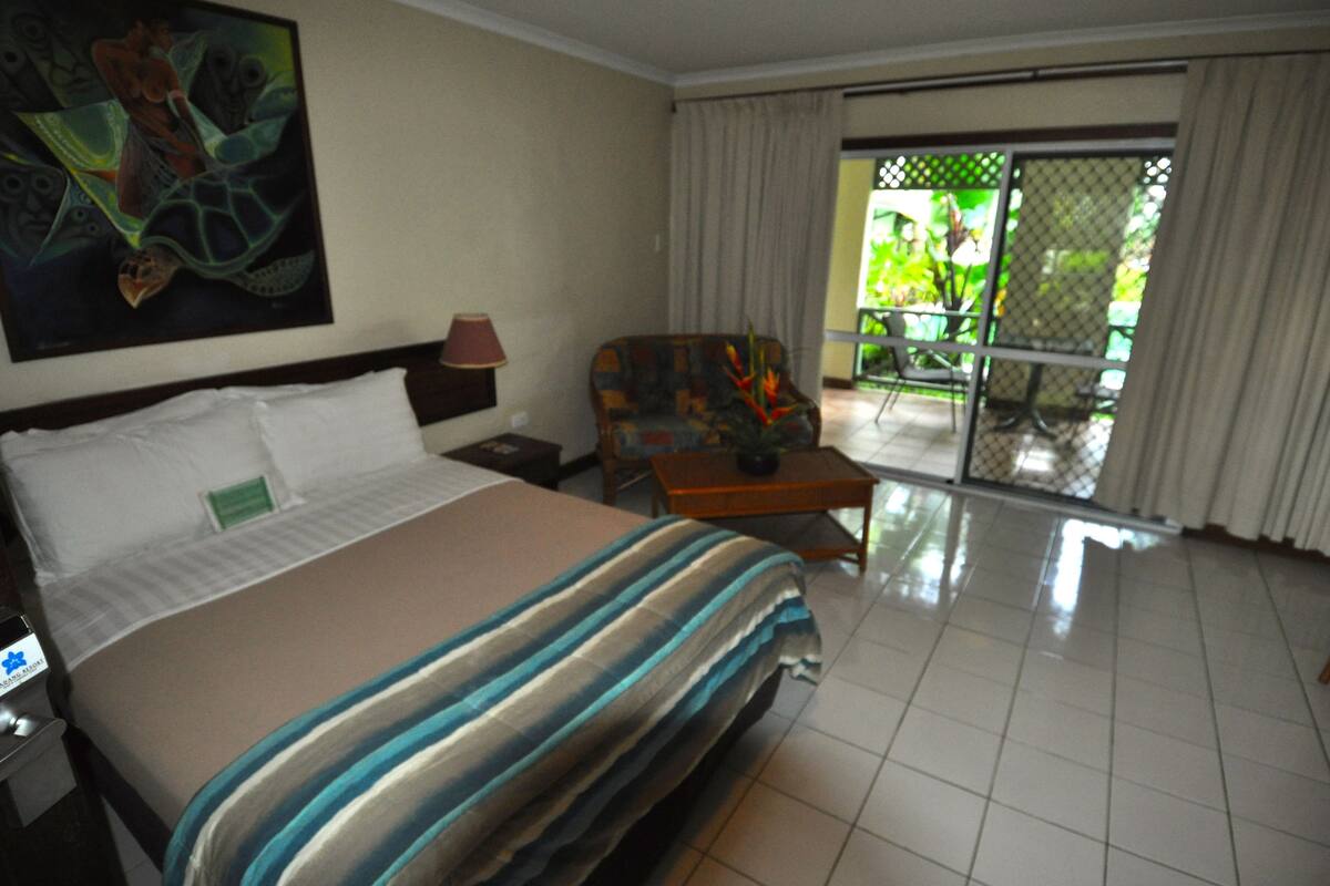 Deluxe Room, 2 Single Beds | In-room safe, blackout curtains, soundproofing, iron/ironing board