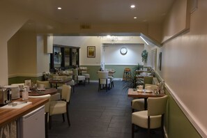 Free breakfast  - Crossways Inn (Highbridge)