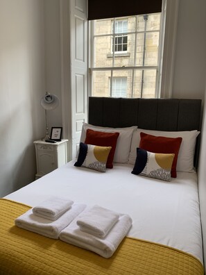 Quarto casal, banheiro compartilhado (Small) | Ferros/tábuas de passar roupa, Wi-Fi de cortesia, roupa de cama