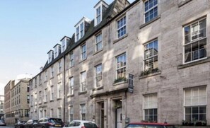 تفاصيل الفندق من الخارج