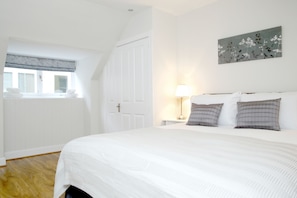 Cottage, 3 slaapkamers (No.2 Edinburgh) | Een bureau, een strijkplank/strijkijzer, extra bedden, gratis wifi